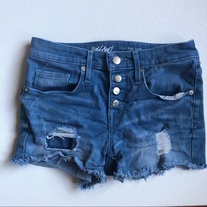 High rise short , cute button details